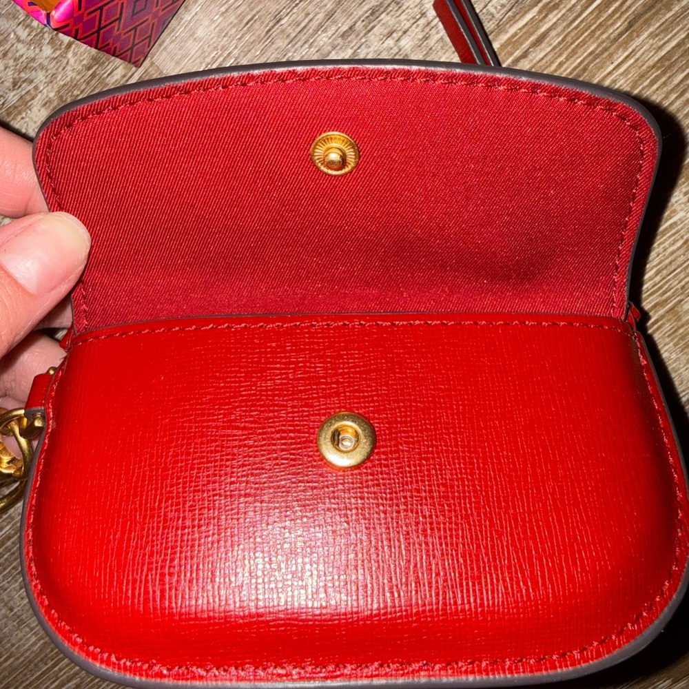 Like new Tory Burch ROBINSON CARD CASE KEY RING - Picture 10 of 14